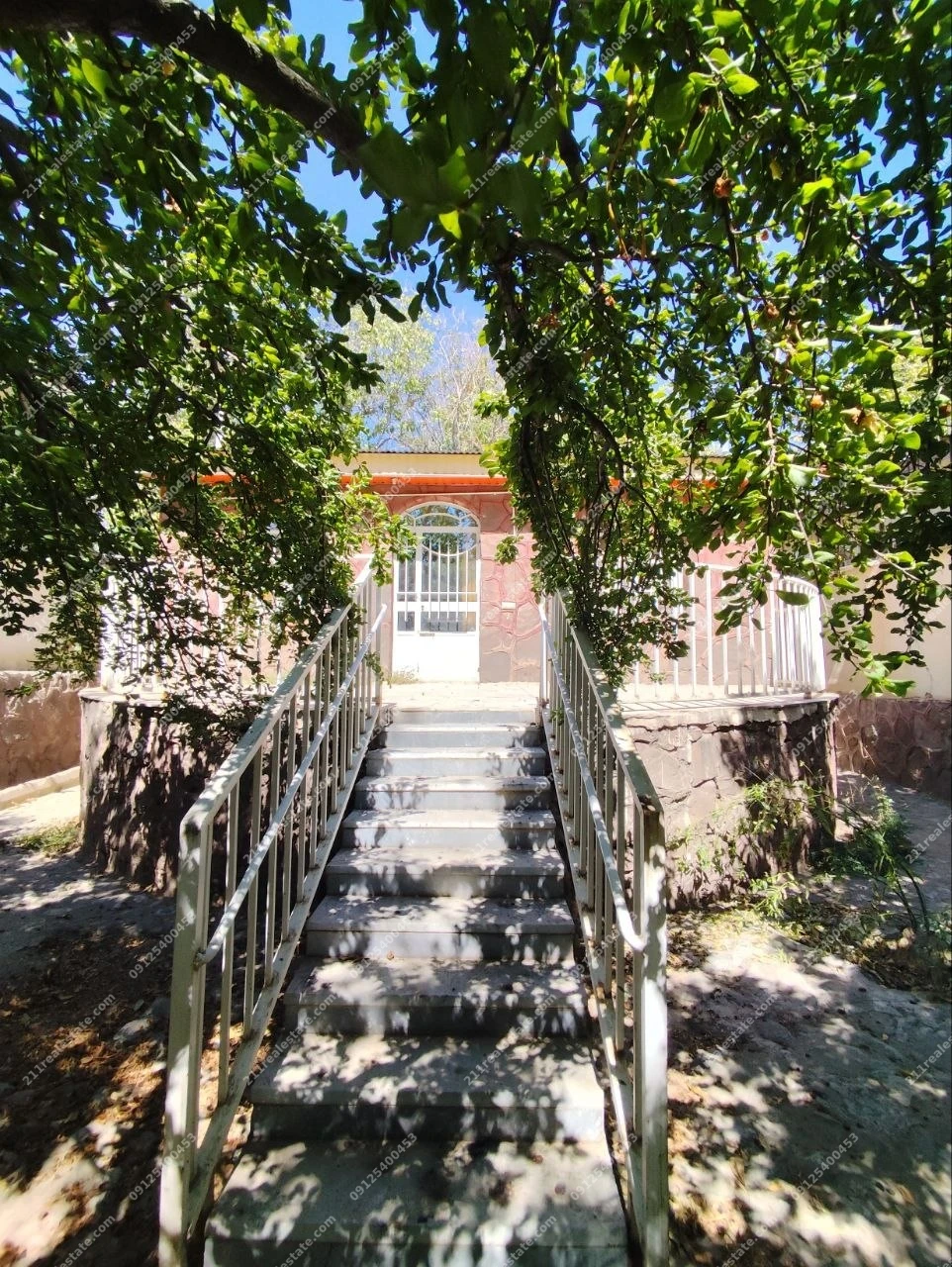 باغ در روستای جیلارد